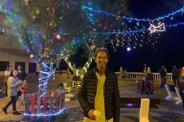 La Navidad prende en Clavellinas/TA.