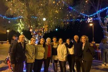 La Navidad prende en Clavellinas/TA.