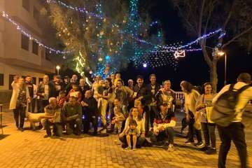 La Navidad prende en Clavellinas/TA.