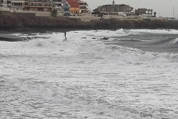 Mar enfurecido en la costa de Telde/TA.