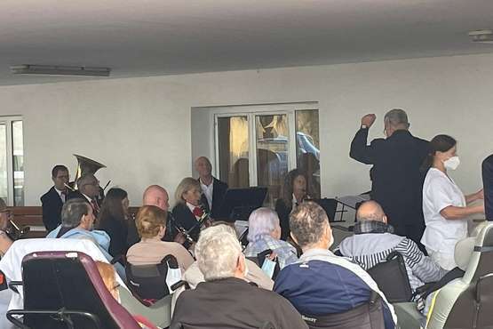 La Banda Municipal de Música dinamiza la mañana de la Residencia Mixta de Taliarte/TA.