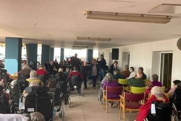 La Banda Municipal de Música dinamiza la mañana de la Residencia Mixta de Taliarte/TA.