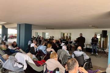 La Banda Municipal de Música dinamiza la mañana de la Residencia Mixta de Taliarte/TA.