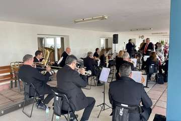 La Banda Municipal de Música dinamiza la mañana de la Residencia Mixta de Taliarte/TA.