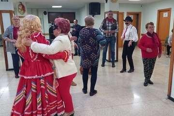 Animado baile de Carnaval en el Centro de Mayores de Telde/TA.