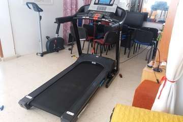 Donación de un vecino del Valle de Jinámar a la Asociación de Enfermos de Parkinson/ta.