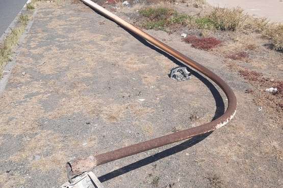 Otra farola se cae en el Valle de Jinámar (Telde)/TA.