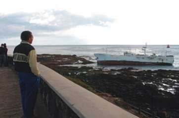                               El  Sun Warm  nÂº 6 encallado en  Hoya del Pozo (Foto Canarias7)