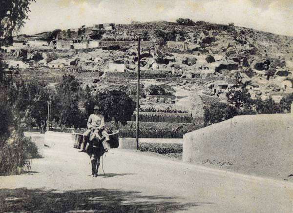 Imagen de la carretera a su paso por el Puente de los Siete Ojos (Foto Archivo Fedac)