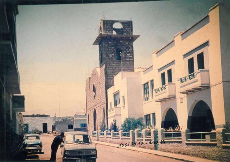 La iglesia de El Calero a medio construir desde la calle de Esteban Navarro (Foto cedida a TA)