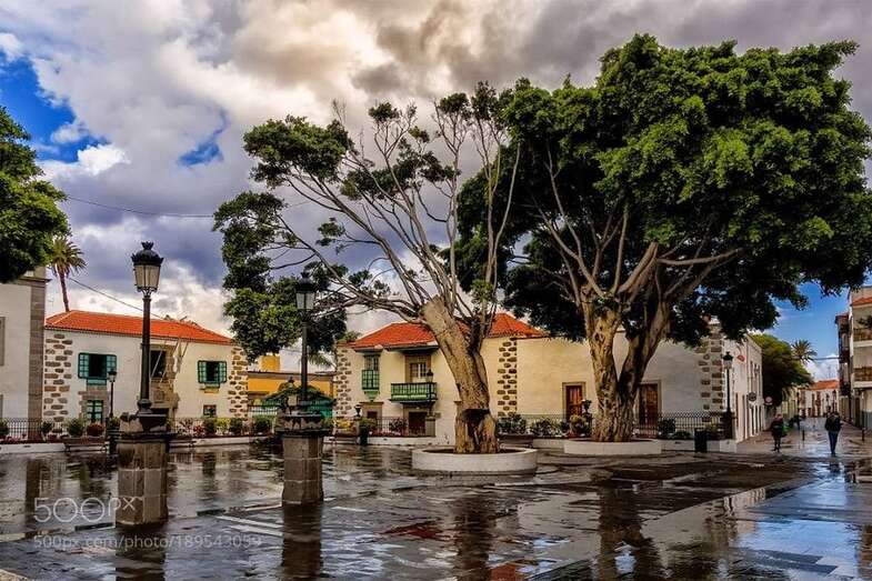 La plaza de San Juan en un día de lluvia/Multimedia.