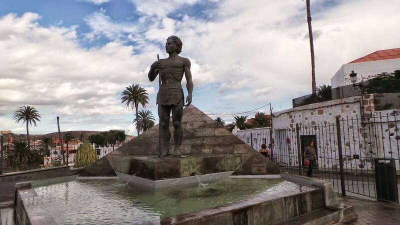 Escultura El Faycán de Luis Arencibia, en la plazoleta de San Pedro Mártir/TA.