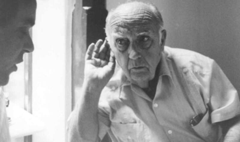 Juan Vega Yedra conversa con el director de TA, en una imagen de archivo/TA.