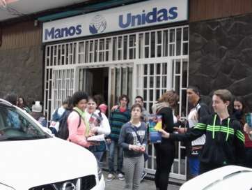 Alumnos del centro durante la visita a la capital grancanaria (Foto TA)