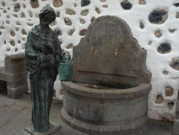 Escultura en el casco viejo de Valsequillo (Foto Manuel Basso)