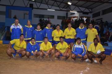 Luchadores juveniles del Roque Nublo (Foto TA)