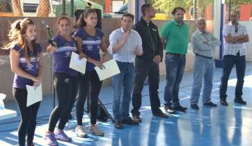 Momento de la entrega de trofeos (Foto TA)