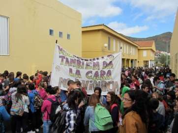Acto en el IES de Valsequillo en contra de la violencia de género
