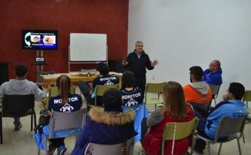 Un momento de la charla (Foto TA)