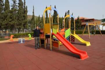 Uno de los parques infantiles reabiertos tras las obras (Foto TA)