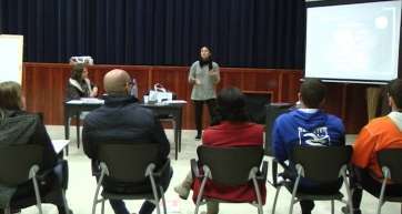 Un momento de la charla (Foto TA)