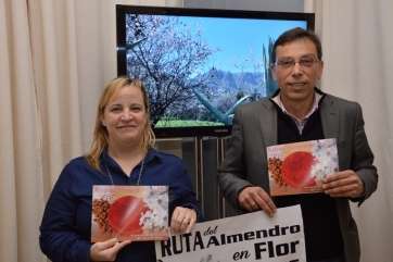 El alcalde y la concejala de Cultura (Foto TA)