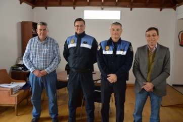 Reunión de representantes municipales y de la Policía (Foto TA)