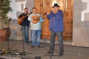 Verseadores en Valsequillo (Foto TA)