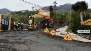 Rebacheo de la calle de Era de Mota (Foto TA)