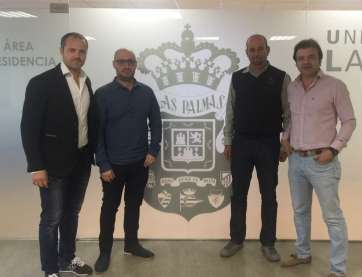 Imagen del encuentro del concejal de Deportes con los dirigentes amarillos (Foto TA)