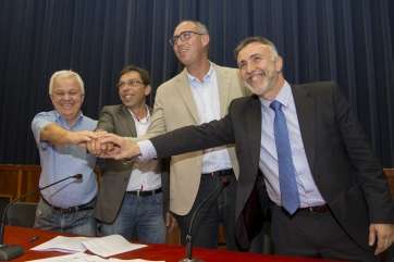 Los firmantes del acuerdo (Foto TA)