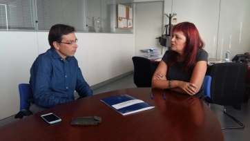 Francisco Atta y María Isabel Santana durante la firma del convenio (Foto TA)