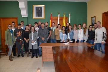 Grupo de alumnos del taller juvenil de turismo (Foto TA)
