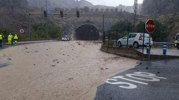 Imagen de archivo del nuevo túnel de La Laja, en un momento de intensas lluvias (Foto Multimedia)