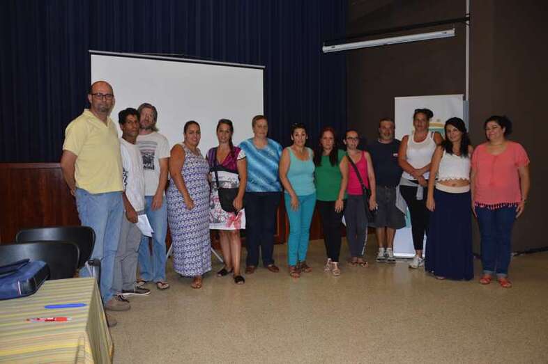 Foto de uno de los dos grupos de beneficiados de los planes de empleo (Foto TA)