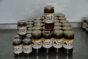 Botes de miel elaborada en Valsequillo (Foto TA)