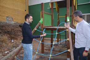 Aspecto que presenta el parque infantil de Tecén (Foto TA)