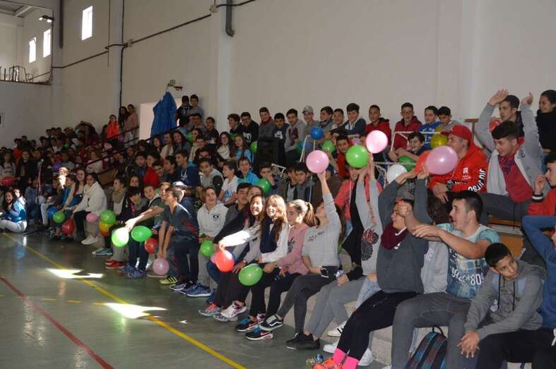La comunidad educativa del centro organizó una serie de actividades y talleres (Foto TA)