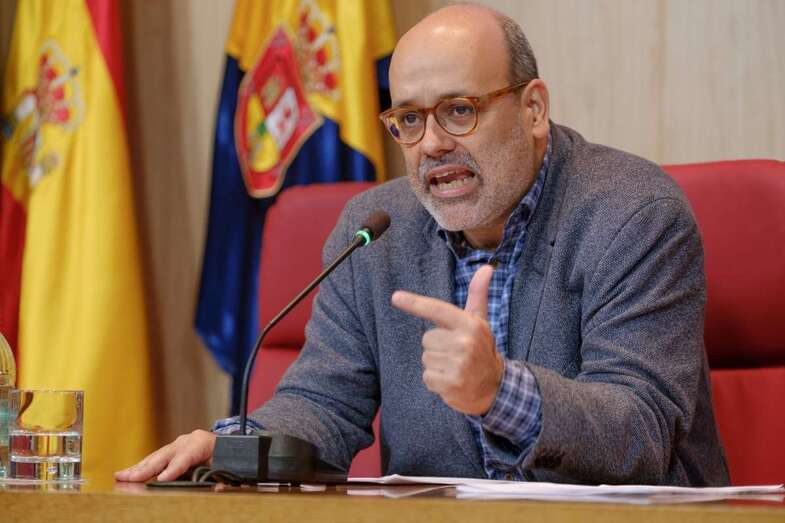 Juan Manuel Brito, ayer en el momento de anunciar su renuncia (Foto TA)