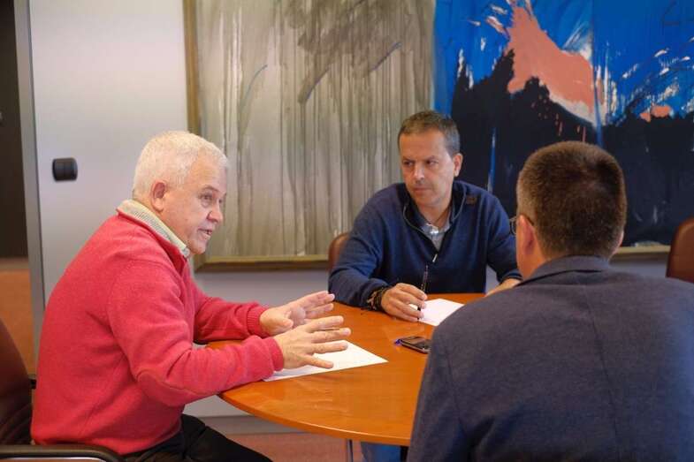 Momento de la reunión del consejero Ramírez con el nuevo vicerrector del área en la ULPGC, Richard Clouet (Foto TA)