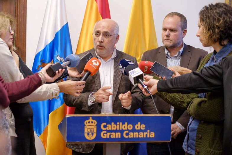 El presidente del Cabildo, Antonio Morales, anunciado la inversión en la metroguagua de la capital (Foto TA)