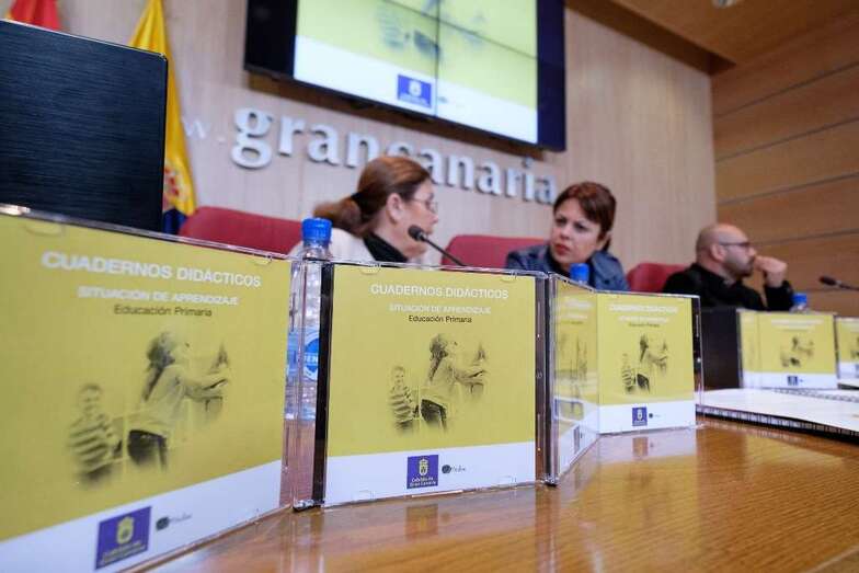 La consejera Minerva Alonso presentó este martes el material elaborado por la Fedac (Foto TA)