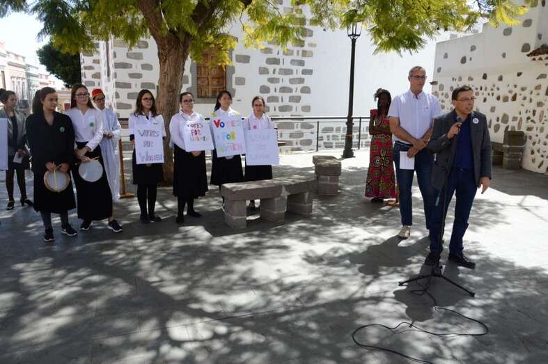 Imagen del acto institucional celebrado este miércoles en la plaza del Pilar de Valsequillo (Foto TA)