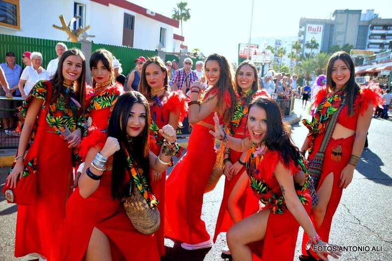 Grupo de jóvenes máscaritas (Foto Antonio Alí)