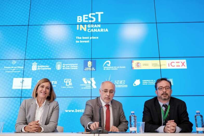 Roldós (i), Morales (c) y García Brink (d) , durante la presentación del programa (Foto TA)