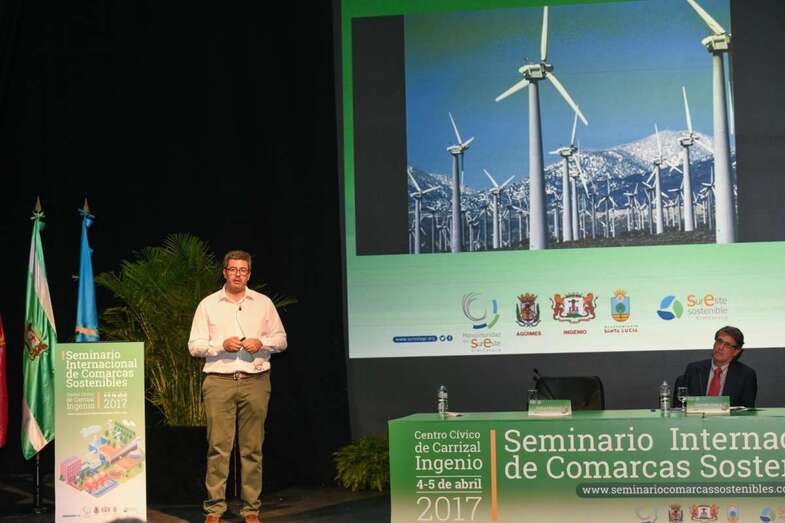 Rafael Martell, presidente de Aeolican, durante la primera ponencia del congreso (Foto TA)