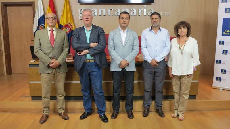Jorge DiÌaz, Carlos Ruiz, Pedro Rodríguez, Fernando SuaÌrez y Carmen Mendoza, este martes durante la presentación (Foto TA)