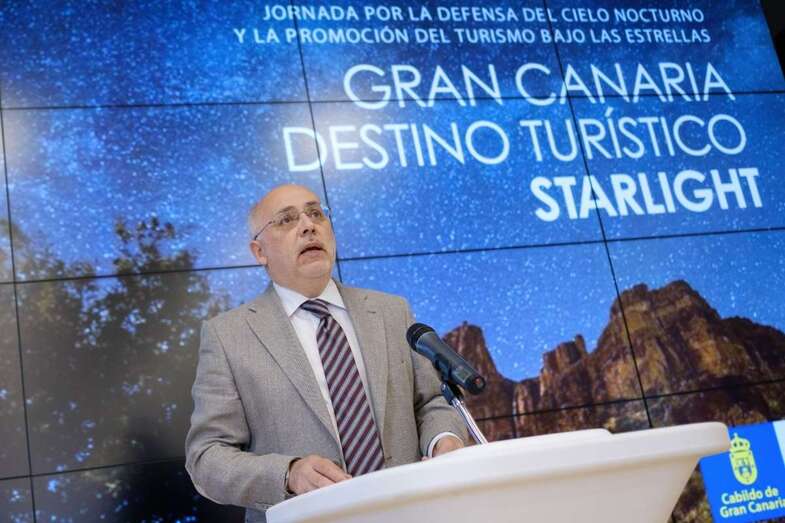 El presidente del Cabildo, Antonio Morales, abrió esta jornada por la defensa del cielo nocturno (Foto TA)