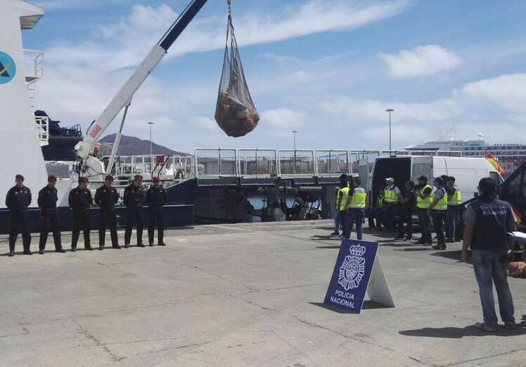 El pesquero transportaba 2.400 kilos de cocaína en sus bodegas (Foto TA)