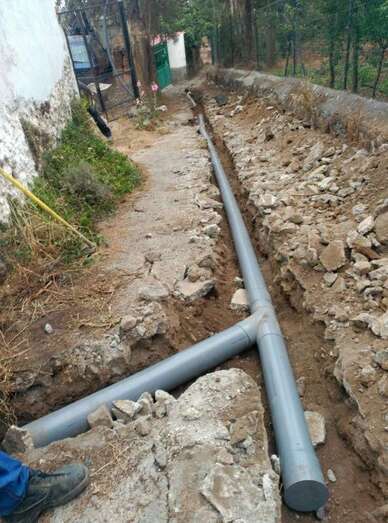 Obras de colocación de la red de alcantarillado en Casas Blancas, Tenteniguada (Foto TA)
